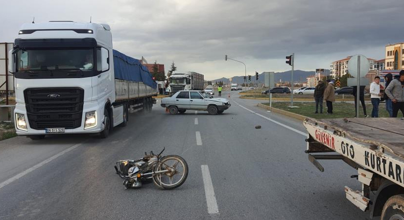 Afyonkarahisar’da otomobilin çarptığı motosiklette