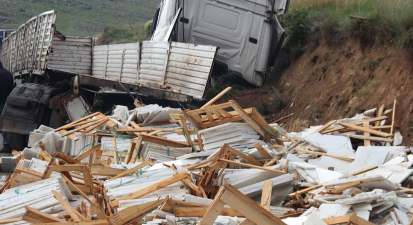 Afyonkarahisar’da mermer yüklü tırın