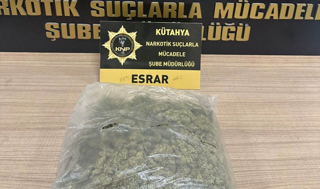 KÜTAHYA’DA ARACINDA UYUŞTURUCU BULUNAN