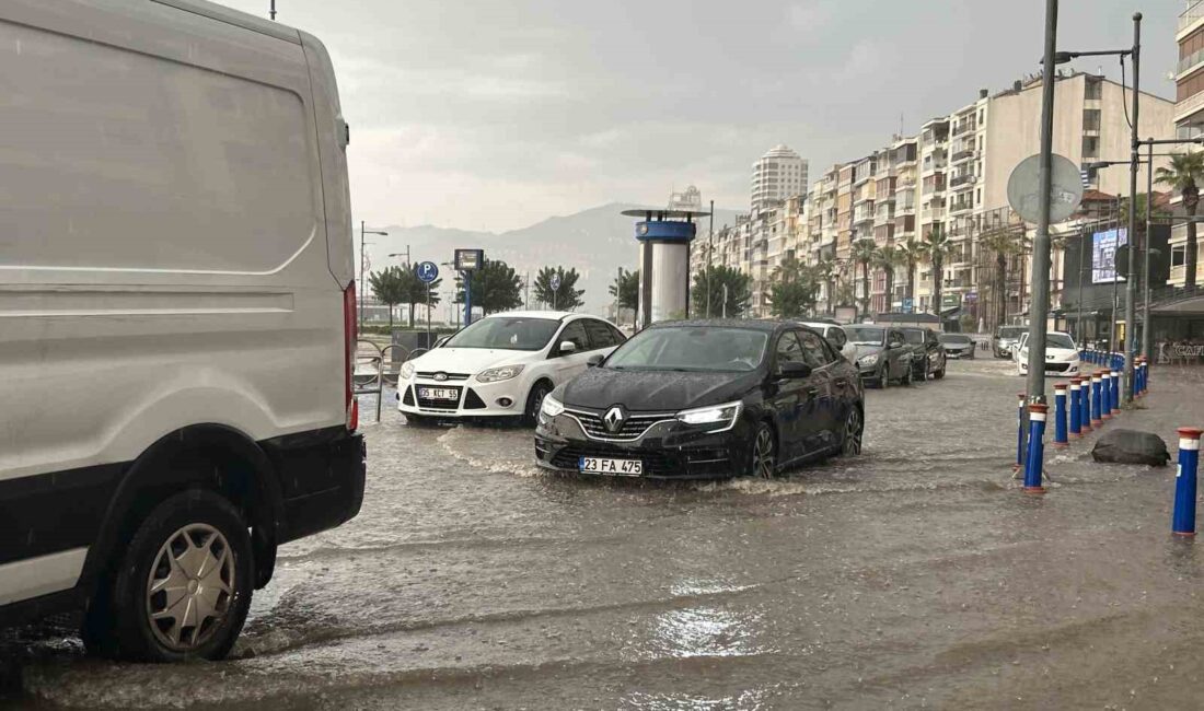 İzmir’de aniden bastıran sağanak