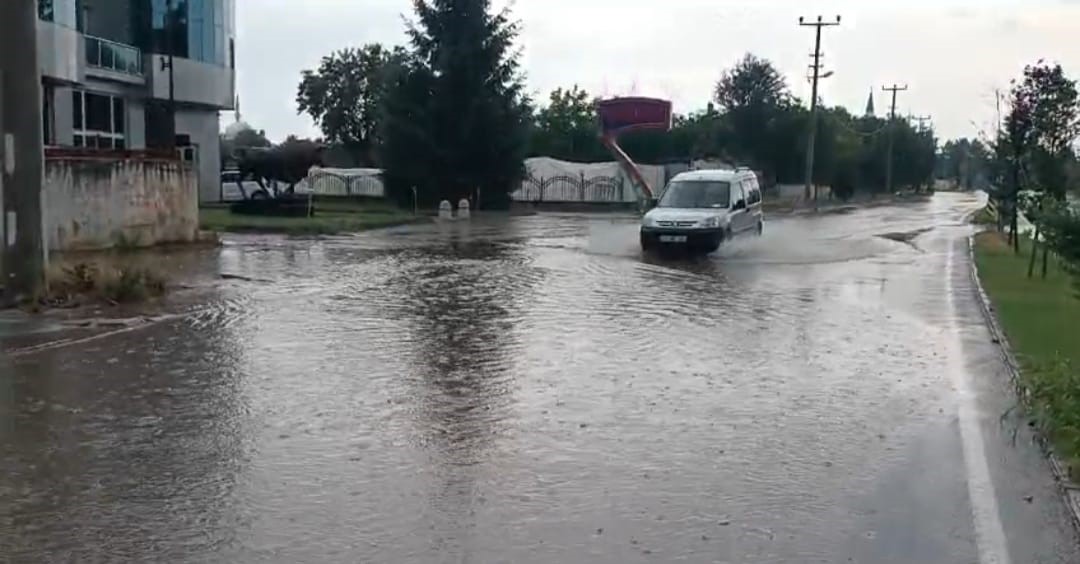 KÜTAHYA'DA SAĞANAK YAĞIŞ VE