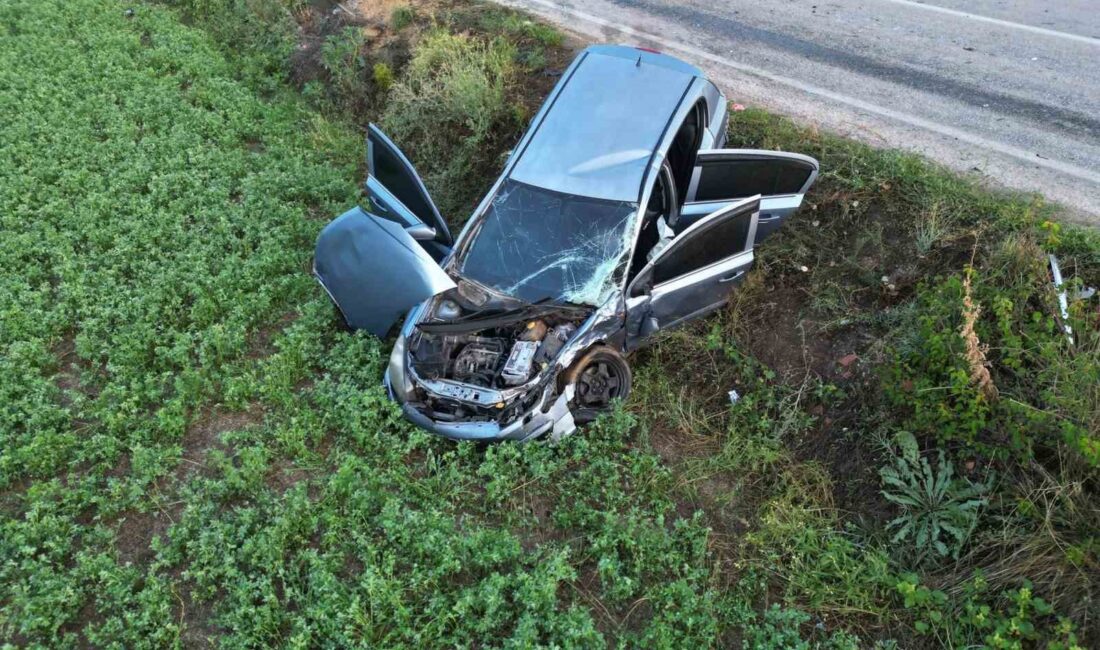 Afyonkarahisar’da otomobille ambulansın çarpıştığı