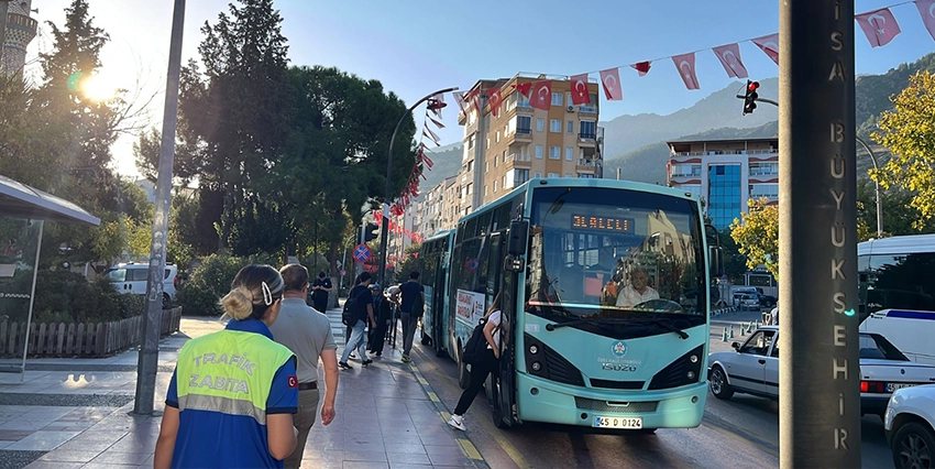 Manisa Büyükşehir Belediyesi ekipleri,