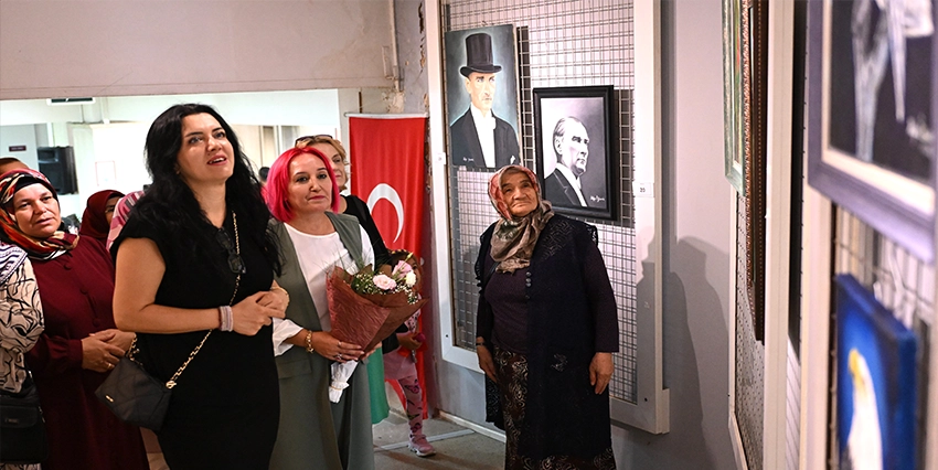 Ressam Hülya Yasemin'in "Renklerle