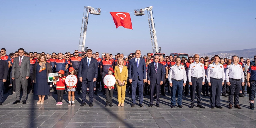 İzmir Büyükşehir Belediye Başkanı