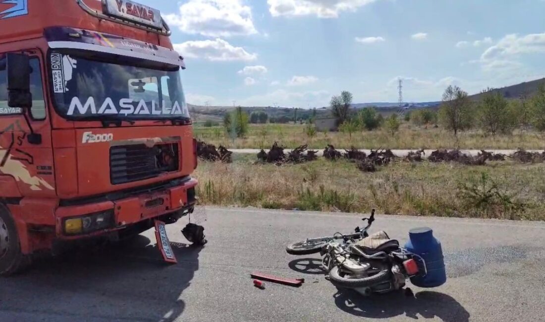 AFYONKARAHİSAR’DA TIRIN ÇARPIŞAN MOTOSİKLET