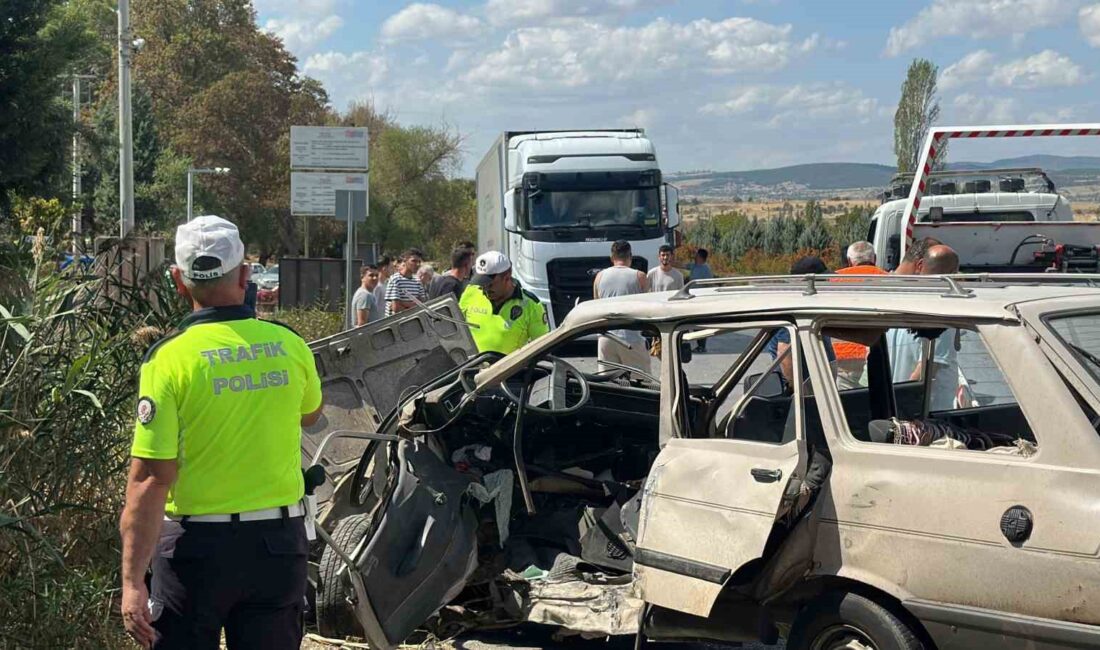 Uşak’ta iki otomobilin çarpışması