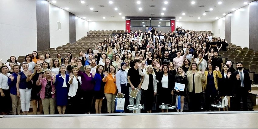 Ege Üniversitesi Hemşirelik Fakültesinde,