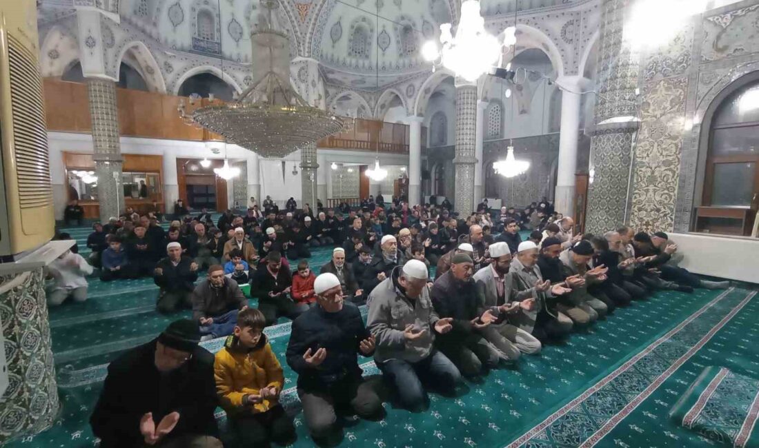 GEDİZ’DE ÖĞRENCİLERDEN SABAH NAMAZI