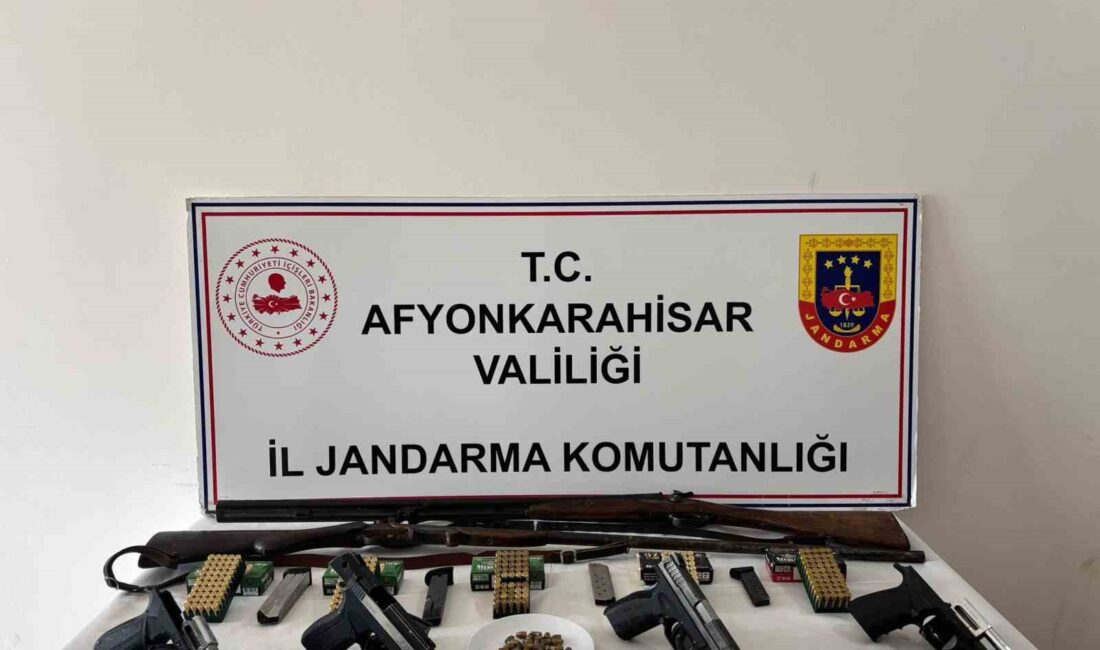 AFYONKARAHİSAR’DA KAÇAK SİLAH TİCARETİNE