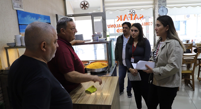 Menderes Belediyesi, esnafları “atmayalım,