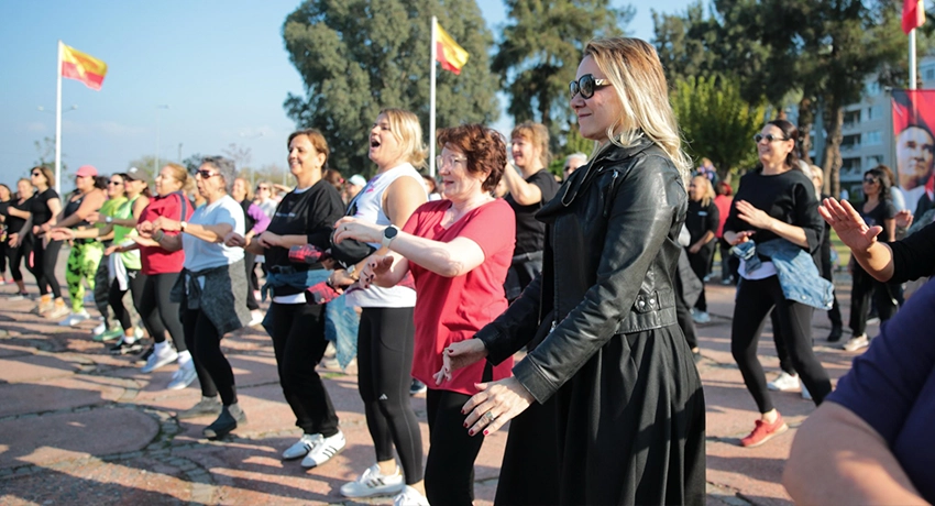 Konaklı kadınlar açık havada zumba ile stres attı