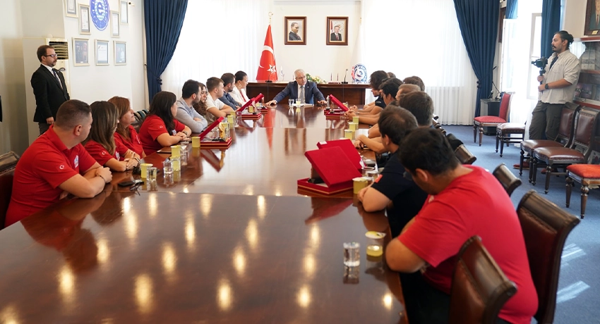 Ege Üniversitesi, Türkiye’den ve