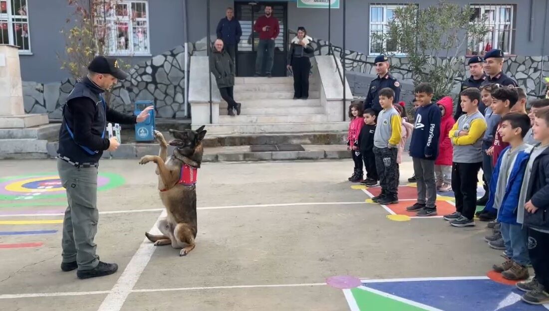 DENİZLİ’DE JANDARMA EKİPLERİ, İLKOKUL