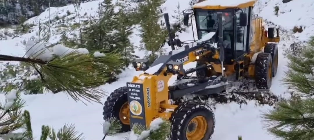 KÖYCEĞİZ’DE KARLI YOLLAR AÇILIYOR