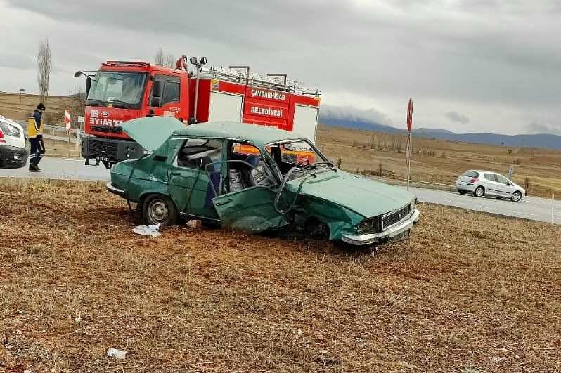 KÜTAHYA’DA HAYVAN YÜKLÜ KAMYONET