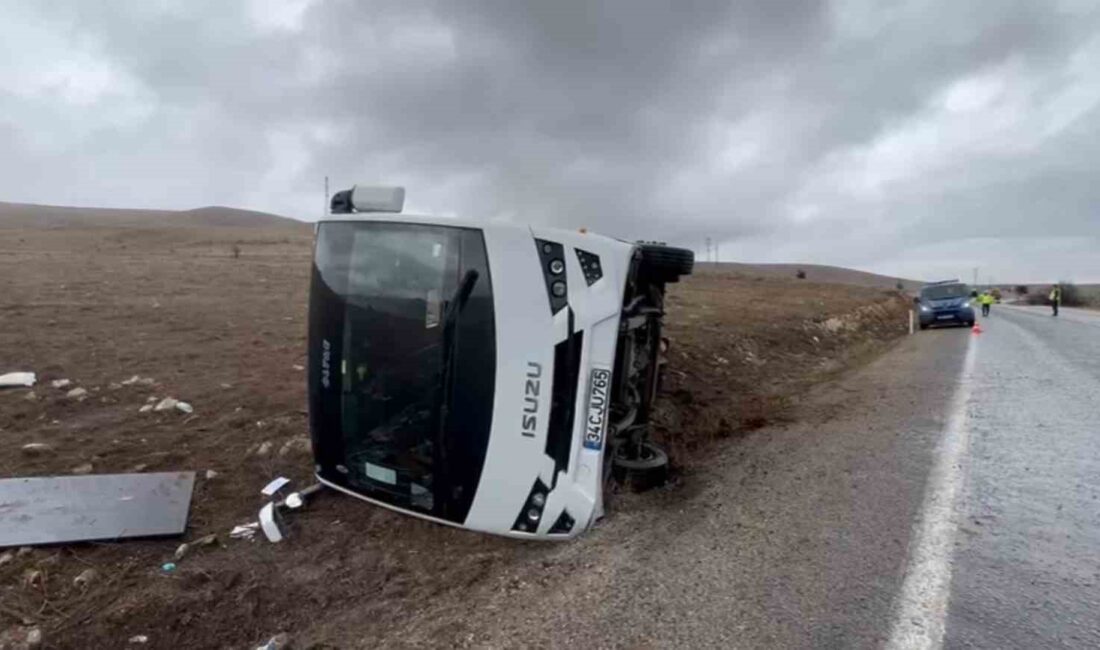 AFYONKARAHİSAR'DA DEVRİLEN TUR OTOBÜSÜNDEKİ