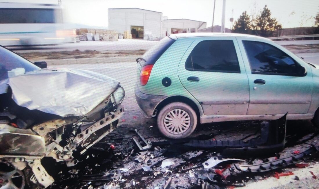 AFYONKARAHİSAR’DA ZİNCİRLERİME TRAFİK KAZASI