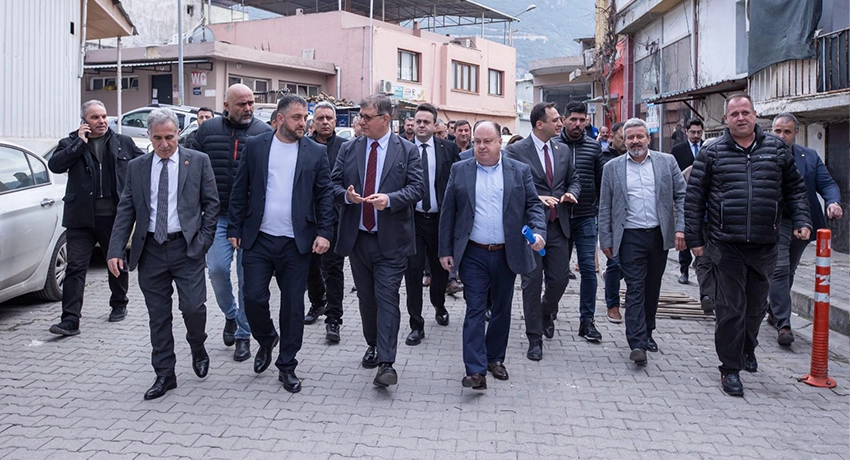 İzmir Büyükşehir Belediye Başkanı