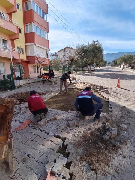 KARACASU’DA BOZUK YOLLAR BAKIMA