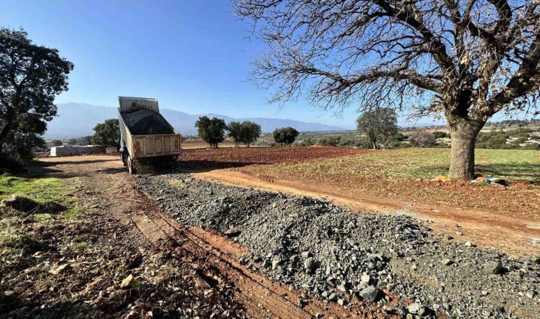 KARACASU’DA YOL ÇALIŞMALARI DEVAM