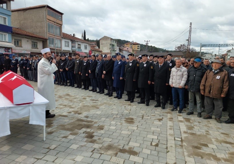 EVİNDE YANARAK HAYATINI KAYBEDEN