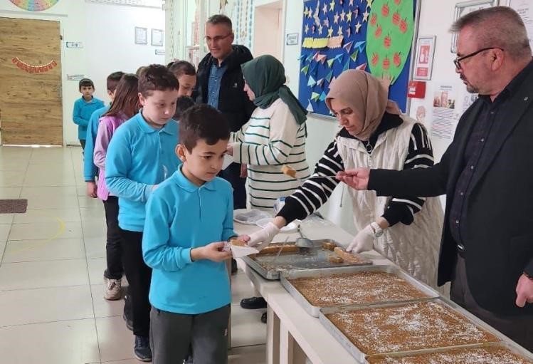 HİSARCIK'TA MERHUM ÖĞRETMEN ANISINA