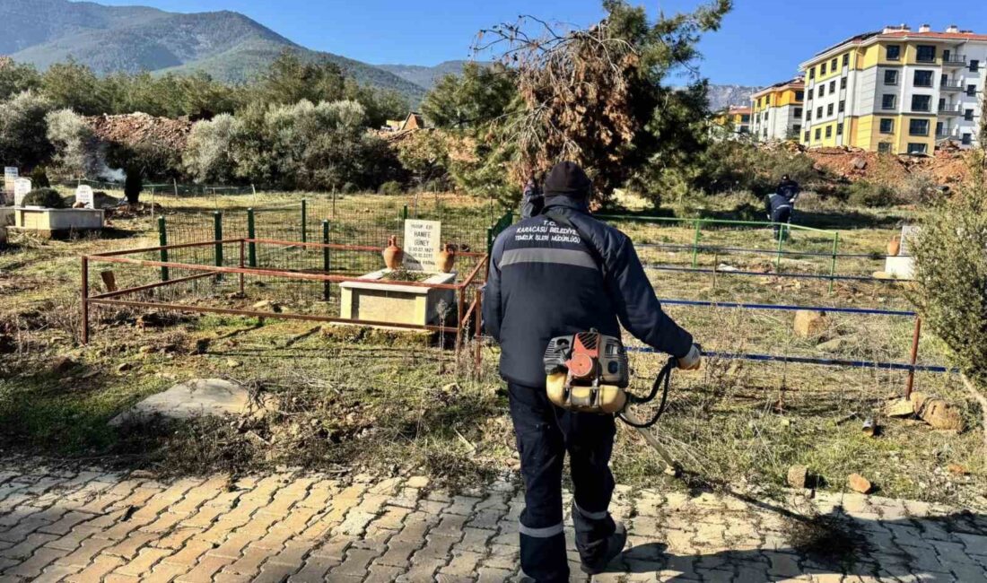 KARACASU’DA MEZARLIKLARDA TEMİZLİK ÇALIŞMASI