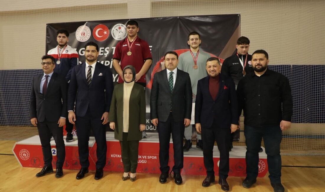 KÜTAHYA’DA U-17 GÜREŞ TÜRKİYE