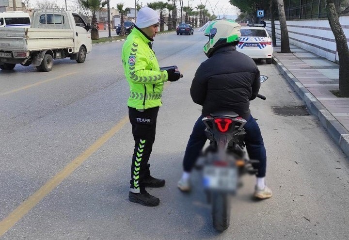 MANİSA'DA TRAFİK EKİPLERİ TARAFINDAN