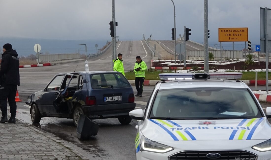 KÜTAHYA'NIN TAVŞANLI İLÇESİNDE OTOMOBİL