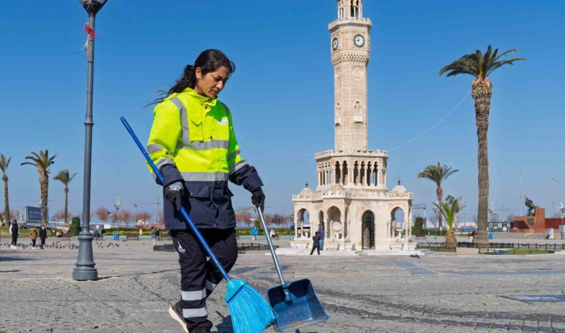 KADIN SÜPÜRGECİLER SOKAKLARI TİTİZLİKLE