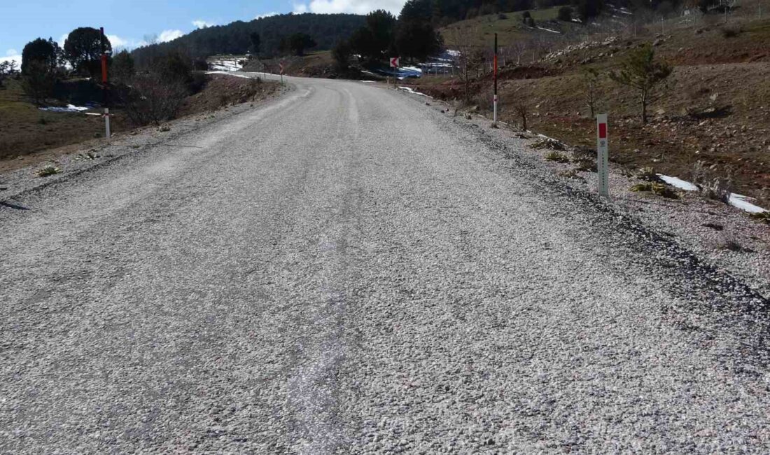 KÜTAHYA'DA KÖY YOLLARI YENİLENDİ,