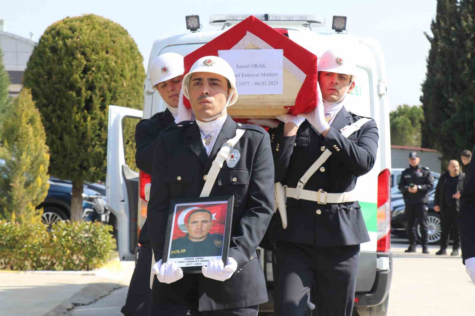 Tedavi gördüğü hastanede vefat eden Denizli Emniyet Müdürü memleketine törenle uğurlandı