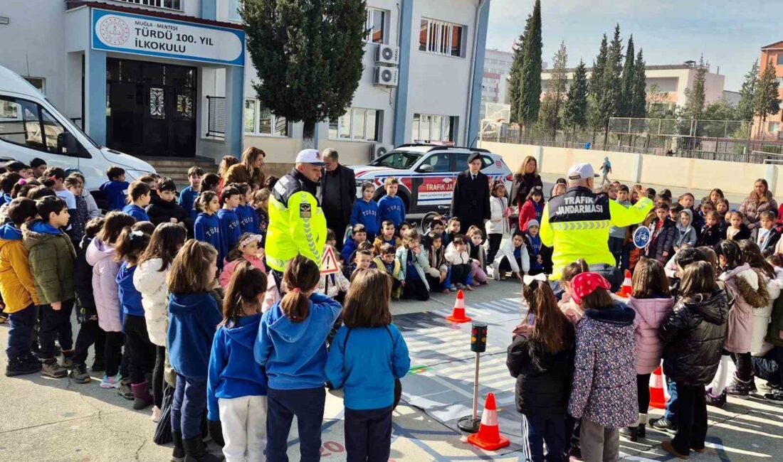 TRAFİK JANDARMASINDAN ÖĞRENCİLERE EĞİTİM